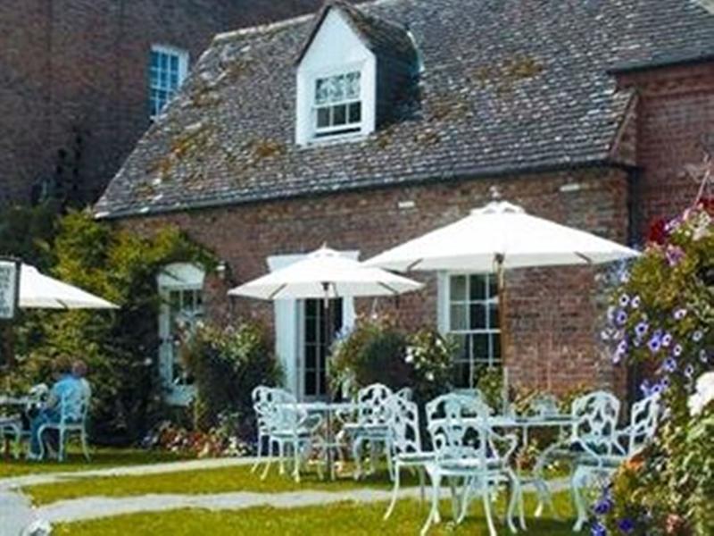Corse Lawn House Hotel Exterior photo